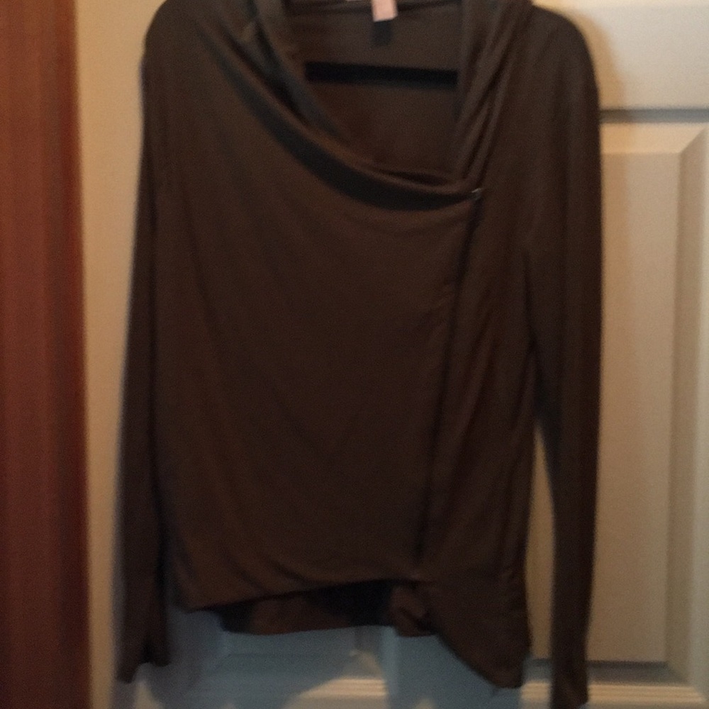 XXI top green